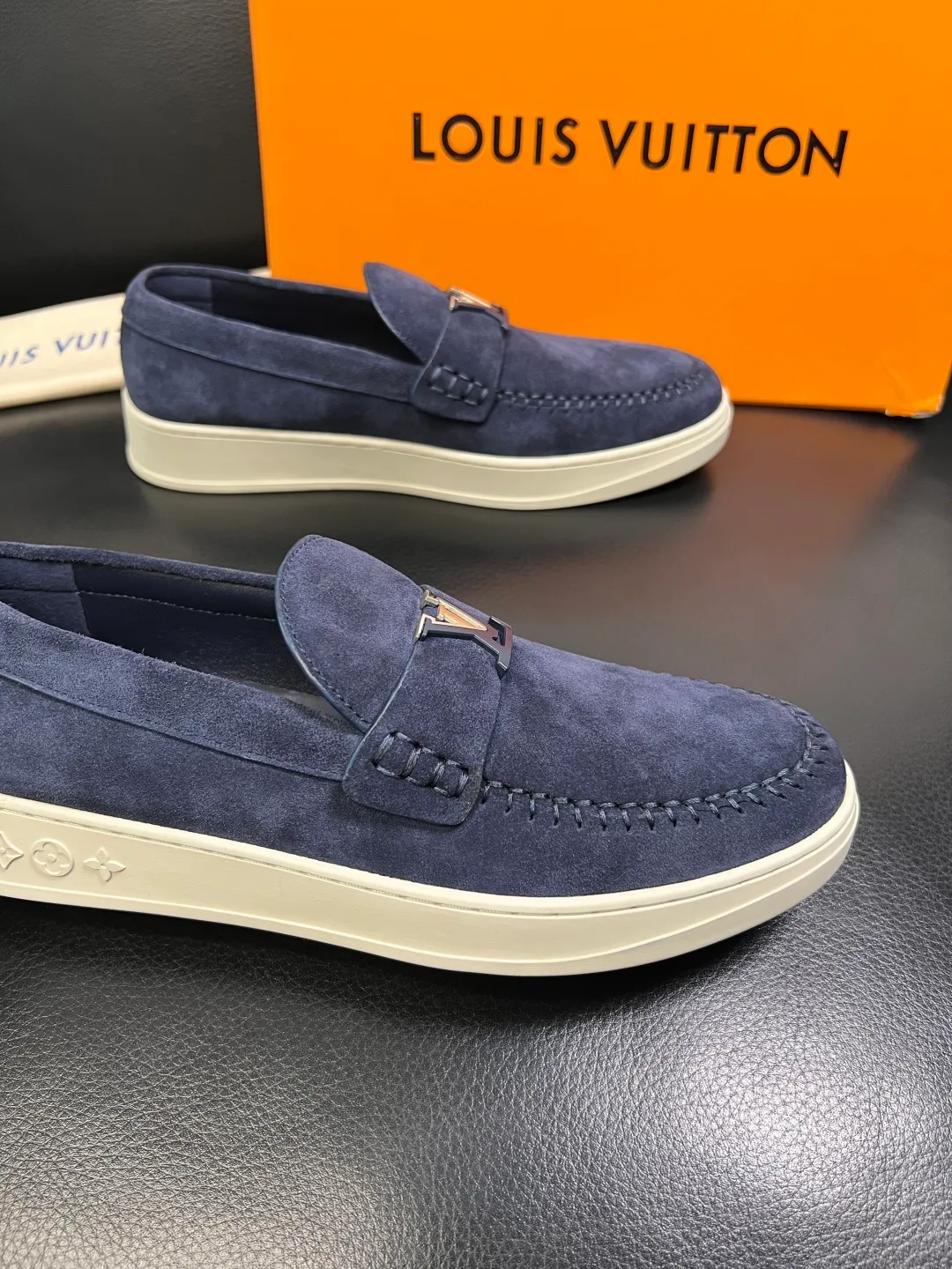 Men's shoes 💰740 Lv high quality top crafts Louis Vuitton, sports sneakers counter synchronization, uppers imported from Italy, high-quality splicing colorful complex crafts, imported mesh pads soft and comfortable, soles: original soles specially provided by the original factory, T men's shoes 💰U exclusive movable molded soles super comfortable, original factory single goods, code number 38-44 (customized 45)